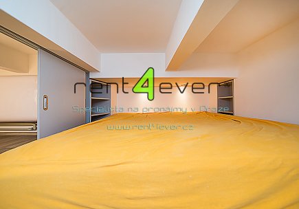 Pronájem bytu, Metro C Budějovická, byt 1+kk, 24 m2, po rekonstrukci, cihla, nezařízený nábytkem, Rent4Ever.cz