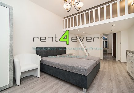 Pronájem bytu, Smíchov, Na Laurové, 1+1, 41 m2, cihla, po rekonstrukci, vestavěné patro, zařízený, Rent4Ever.cz