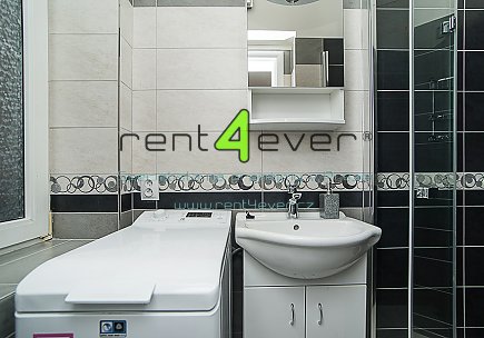 Pronájem bytu, Smíchov, Na Laurové, 1+1, 41 m2, cihla, po rekonstrukci, vestavěné patro, zařízený, Rent4Ever.cz