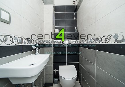 Pronájem bytu, Smíchov, Na Laurové, 1+1, 41 m2, cihla, po rekonstrukci, vestavěné patro, zařízený, Rent4Ever.cz