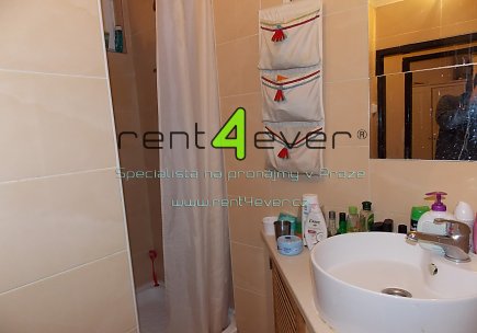 Pronájem bytu, Chodov, U Nové dálnice, 2+kk v RD, 45 m2, společná terasa, komora, částečně zařízené, Rent4Ever.cz