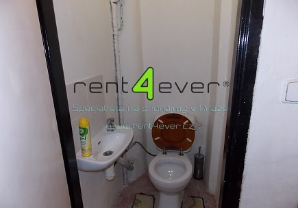 Pronájem bytu, Chodov, U Nové dálnice, 2+kk v RD, 45 m2, společná terasa, komora, částečně zařízené, Rent4Ever.cz