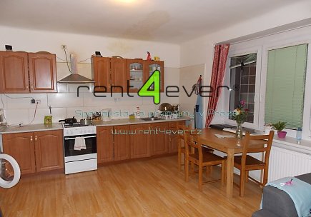 Pronájem bytu, Chodov, U Nové dálnice, 2+kk v RD, 45 m2, společná terasa, komora, částečně zařízené, Rent4Ever.cz