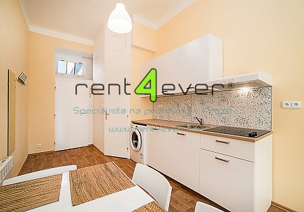 Pronájem bytu, Metro B Křižíkova, ul. Šaldova, byt 1+1, 39 m2, po kompletní rekonstrukci, zařízený, Rent4Ever.cz
