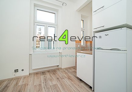 Pronájem bytu, Nusle, Boleslavova, 2+kk, 36 m2, cihla, po celkové rekonstrukci, částečně zařízený, Rent4Ever.cz