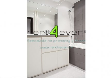 Pronájem bytu, Vokovice, Egyptská, 2+1, 52 m2, po rekonstrukci, výtah, sklep, balkon, nezařízený, Rent4Ever.cz