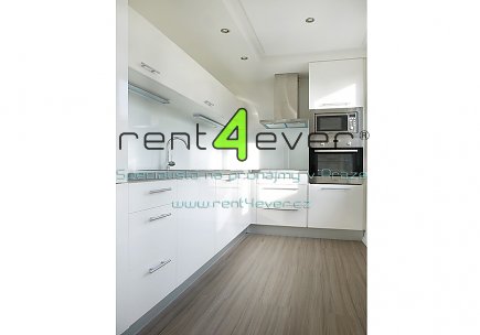 Pronájem bytu, Vokovice, Egyptská, 2+1, 52 m2, po rekonstrukci, výtah, sklep, balkon, nezařízený, Rent4Ever.cz