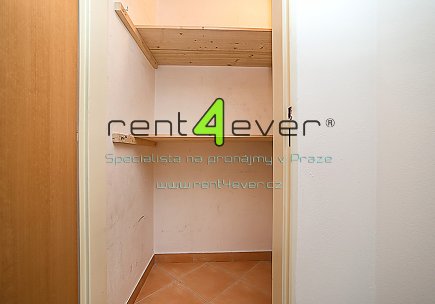 Pronájem bytu, Libeň, Kovanecká, 2+kk, 53 m2, po rekonstrukci, balkon, garáž, sklep, nevybavený, Rent4Ever.cz