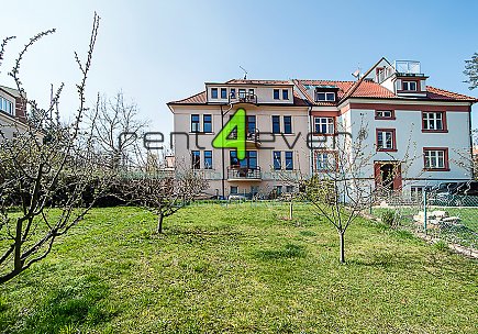 Pronájem bytu, Dejvice, Na Šťáhlavce, byt 3+1, 100 m2, ve vile, po rekonstrukci, balkon, nevybavený, Rent4Ever.cz