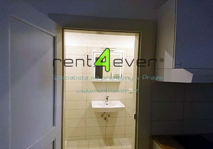 Pronájem bytu, Metro A Strašnická, ul. Za Poštou, 2+kk, 56 m2, cihla, po rekonstrukci, nezařízený, Rent4Ever.cz