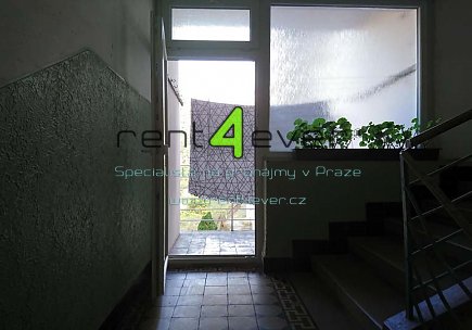 Pronájem bytu, Metro A Strašnická, ul. Za Poštou, 2+kk, 56 m2, cihla, po rekonstrukci, nezařízený, Rent4Ever.cz