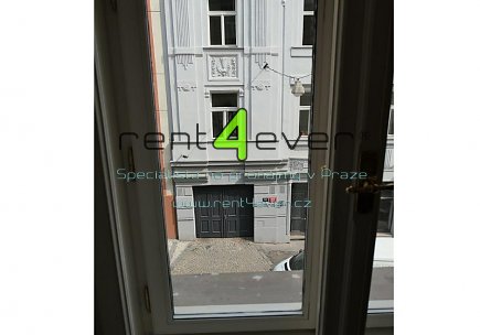 Pronájem bytu, Vršovice, Sevastopolská, 2+kk, 39 m2, cihla, po rekonstrukci, nezařízený nábytkem, Rent4Ever.cz