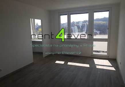 Pronájem bytu, Vršovice, Baškirská, 1+1, 35 m2, po rekonstrukci, lodžie 7 m2, výtah, nezařízený, Rent4Ever.cz