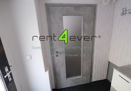 Pronájem bytu, Žižkov, Jeronýmova, 1+1, 40 m2, po rekonstrukci, vestavěné patro, zařízený, Rent4Ever.cz