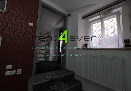 Pronájem bytu, Žižkov, Jeronýmova, 1+1, 40 m2, po rekonstrukci, vestavěné patro, zařízený, Rent4Ever.cz