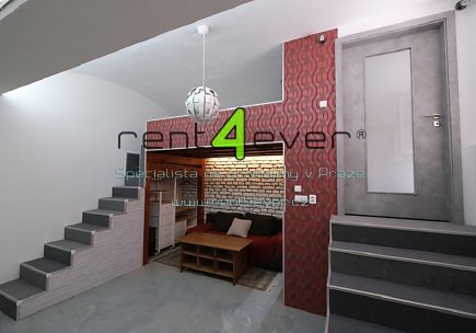 Pronájem bytu, Žižkov, Jeronýmova, 1+1, 40 m2, po rekonstrukci, vestavěné patro, zařízený, Rent4Ever.cz