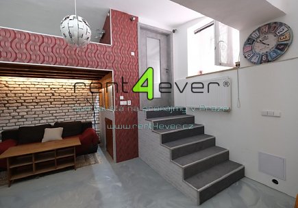 Pronájem bytu, Žižkov, Jeronýmova, 1+1, 40 m2, po rekonstrukci, vestavěné patro, zařízený, Rent4Ever.cz