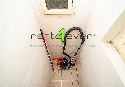 Pronájem bytu, Metro A Náměstí Míru, Moravská, 2+kk, 55 m2, po rekonstrukci, komora, zařízený, Rent4Ever.cz
