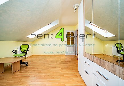 Pronájem bytu, Miškovice, Rychtáře Šimona, ŘRD, 4+1, 144 m2, terasa, zahrada, kryté parkovací stání, Rent4Ever.cz