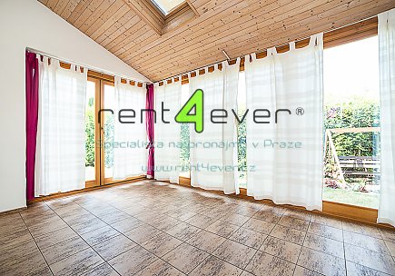 Pronájem bytu, Miškovice, Rychtáře Šimona, ŘRD, 4+1, 144 m2, terasa, zahrada, kryté parkovací stání, Rent4Ever.cz