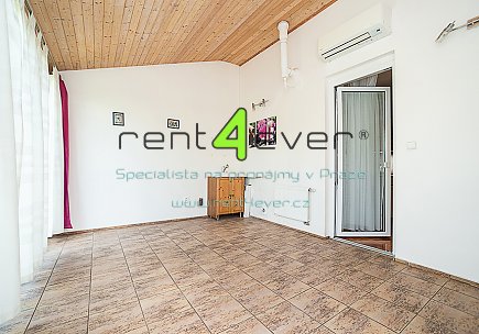 Pronájem bytu, Miškovice, Rychtáře Šimona, ŘRD, 4+1, 144 m2, terasa, zahrada, kryté parkovací stání, Rent4Ever.cz