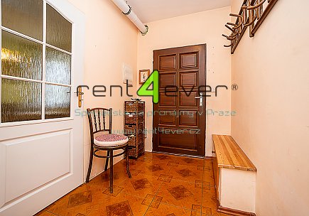 Pronájem bytu, Miškovice, Rychtáře Šimona, ŘRD, 4+1, 144 m2, terasa, zahrada, kryté parkovací stání, Rent4Ever.cz