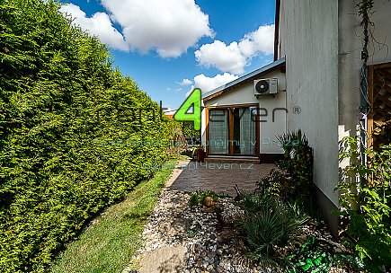 Pronájem bytu, Miškovice, Rychtáře Šimona, ŘRD, 4+1, 144 m2, terasa, zahrada, kryté parkovací stání, Rent4Ever.cz