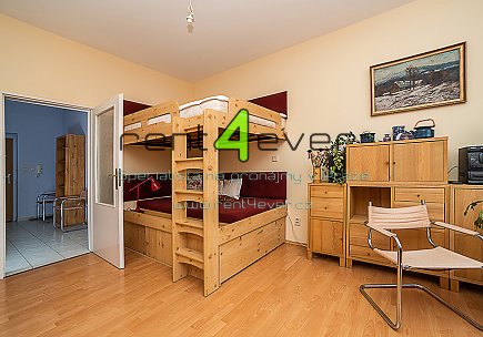 Pronájem bytu, Chodov, Kloknerova, byt 1+kk, 44 m2, po rekonstrukci, balkon, vybavený nábytkem, Rent4Ever.cz