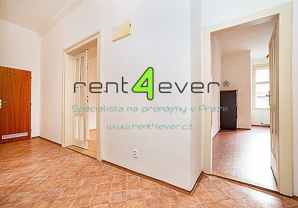 Pronájem bytu, Metro A Dejvická, byt 2+1, 86 m2, cihla, balkon, výtah, nevybavený nábytkem, Rent4Ever.cz