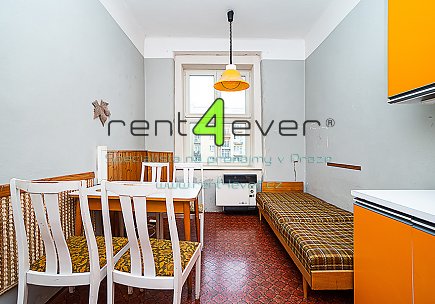 Pronájem bytu, Holešovice, Šternberkova, byt 2+1, 70 m2, cihla, balkon, komora, výtah, vybavený, Rent4Ever.cz