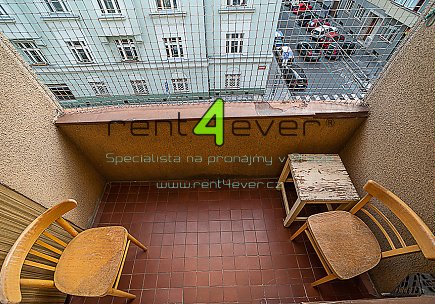 Pronájem bytu, Holešovice, Šternberkova, byt 2+1, 70 m2, cihla, balkon, komora, výtah, vybavený, Rent4Ever.cz