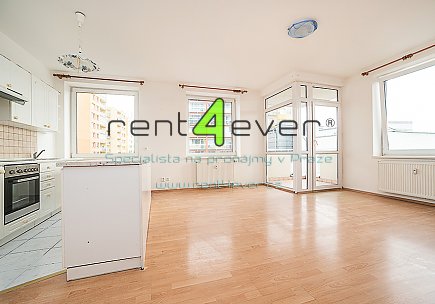 Pronájem bytu, Záběhlice, U Zahradního města, byt 3+1, 78 m2, balkon, garáž. stání, nevybavený, Rent4Ever.cz