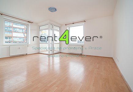 Pronájem bytu, Záběhlice, U Zahradního města, byt 3+1, 78 m2, balkon, garáž. stání, nevybavený, Rent4Ever.cz