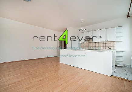Pronájem bytu, Záběhlice, U Zahradního města, byt 3+1, 78 m2, balkon, garáž. stání, nevybavený, Rent4Ever.cz