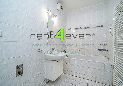 Pronájem bytu, Záběhlice, U Zahradního města, byt 3+1, 78 m2, balkon, garáž. stání, nevybavený, Rent4Ever.cz