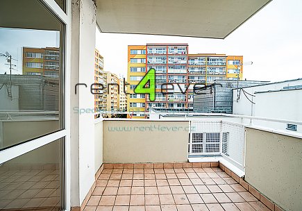 Pronájem bytu, Záběhlice, U Zahradního města, byt 3+1, 78 m2, balkon, garáž. stání, nevybavený, Rent4Ever.cz