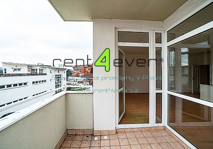 Pronájem bytu, Záběhlice, U Zahradního města, byt 3+1, 78 m2, balkon, garáž. stání, nevybavený, Rent4Ever.cz