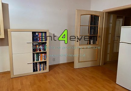 Pronájem bytu, Vysočany, Jana Přibíka, byt 1+kk, 33 m2, novostavba, výtah, vybavený nábytkem, Rent4Ever.cz