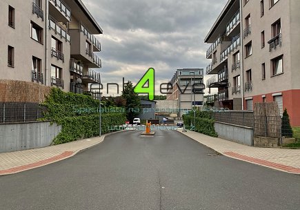 Pronájem bytu, Vysočany, Jana Přibíka, byt 1+kk, 33 m2, novostavba, výtah, vybavený nábytkem, Rent4Ever.cz