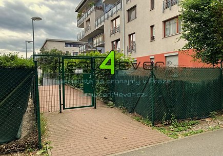 Pronájem bytu, Vysočany, Jana Přibíka, byt 1+kk, 33 m2, novostavba, výtah, vybavený nábytkem, Rent4Ever.cz