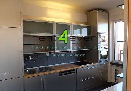 Pronájem bytu, Metro A Náměstí Míru, 4+1, 119 m2, cihla, po rekonstrukci, 2 terasy, část. vybavený, Rent4Ever.cz