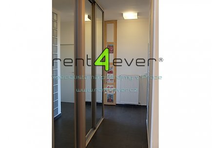 Pronájem bytu, Metro A Náměstí Míru, 4+1, 119 m2, cihla, po rekonstrukci, 2 terasy, část. vybavený, Rent4Ever.cz