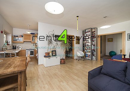 Pronájem bytu, Hrdlořezy, U Smetanky, 2+kk, 62 m2, novostavba, balkon, garáž. stání, vybavený, Rent4Ever.cz