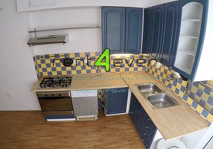 Pronájem bytu, Metro C I.P. Pavlova, Bělehradská, byt 2+1, 70 m2, cihla, sklep, nevybavený, Rent4Ever.cz