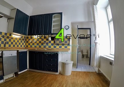 Pronájem bytu, Metro C I.P. Pavlova, Bělehradská, byt 2+1, 70 m2, cihla, sklep, nevybavený, Rent4Ever.cz