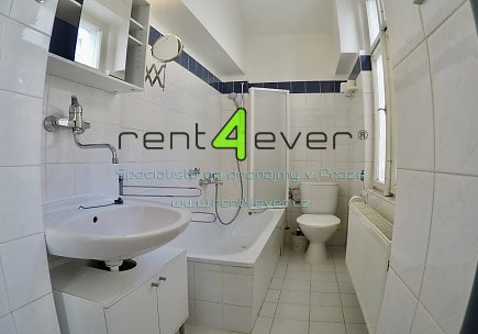 Pronájem bytu, Metro C I.P. Pavlova, Bělehradská, byt 2+1, 70 m2, cihla, sklep, nevybavený, Rent4Ever.cz