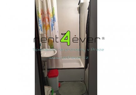 Pronájem bytu, Stodůlky, Blattného, byt 1+kk, 32 m2, vybavený nábytkem, Rent4Ever.cz
