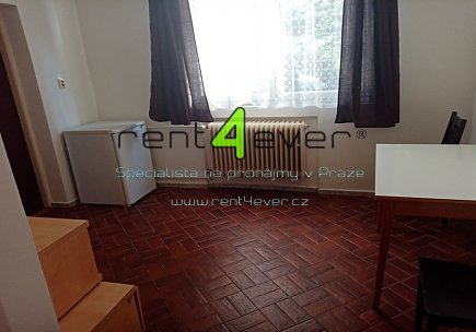 Pronájem bytu, Petrovice, Euklidova, 2 pokoje v RD, 20 m2, cihla, zahrada, zařízené, Rent4Ever.cz