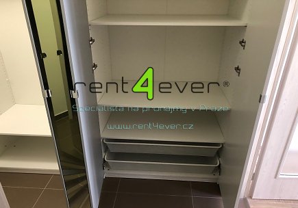 Pronájem bytu, Letňany, Škrábkových, byt 1+kk, 35 m2, novostavba, balkon, nevybavený, Rent4Ever.cz