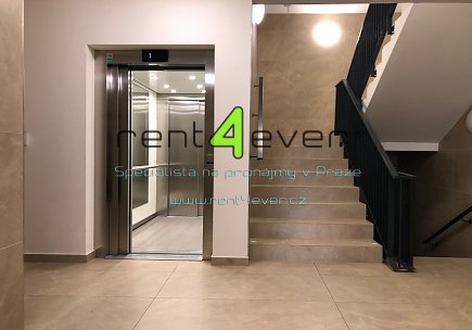 Pronájem bytu, Letňany, Škrábkových, byt 1+kk, 35 m2, novostavba, balkon, nevybavený, Rent4Ever.cz